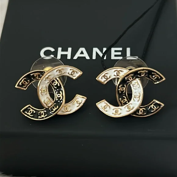 Chanel CC Stud Earrings - Picture 4 of 14